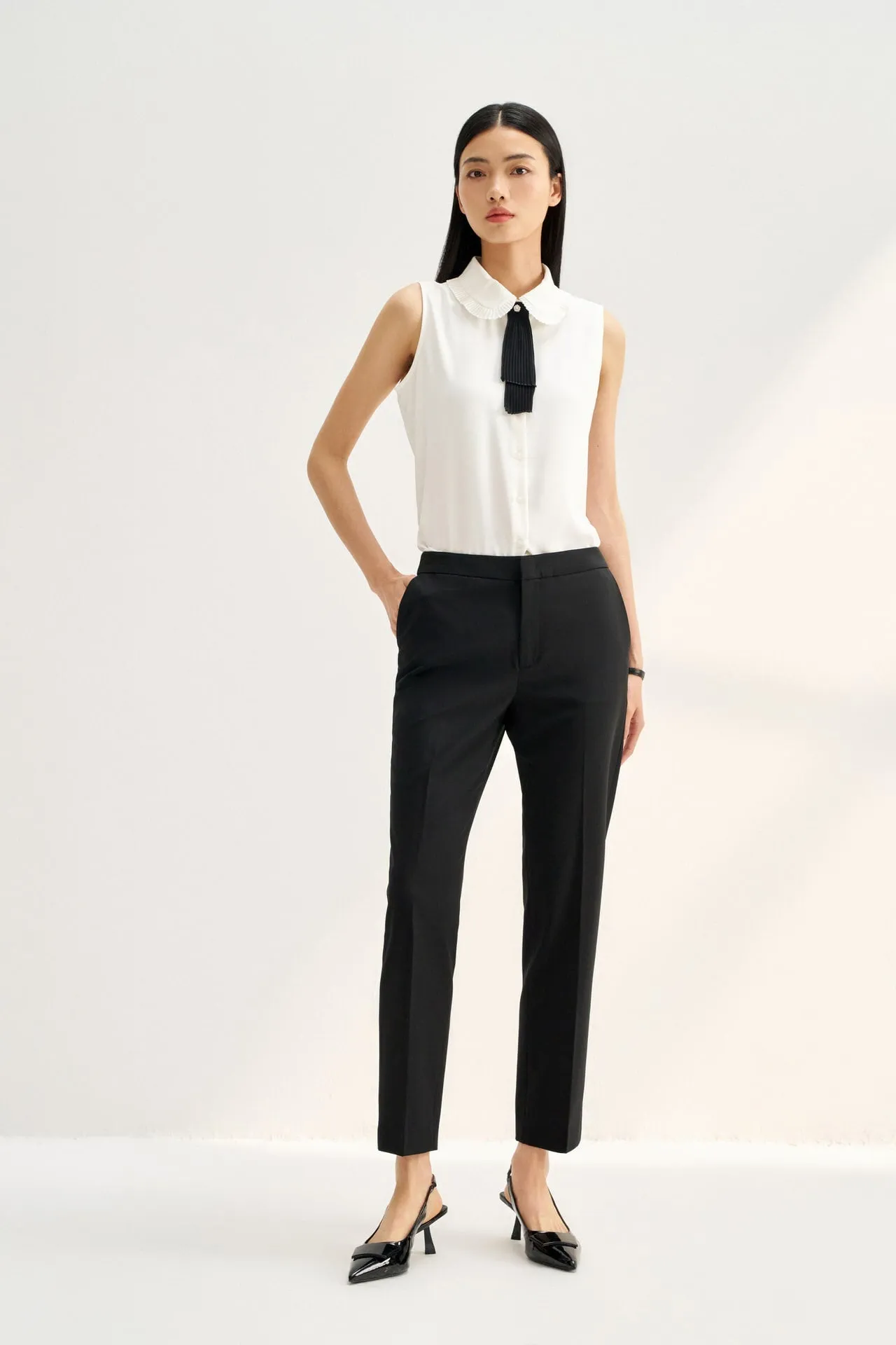 Sleevess Shirt Collar Blouse with Detachable Colour Blocked Tie