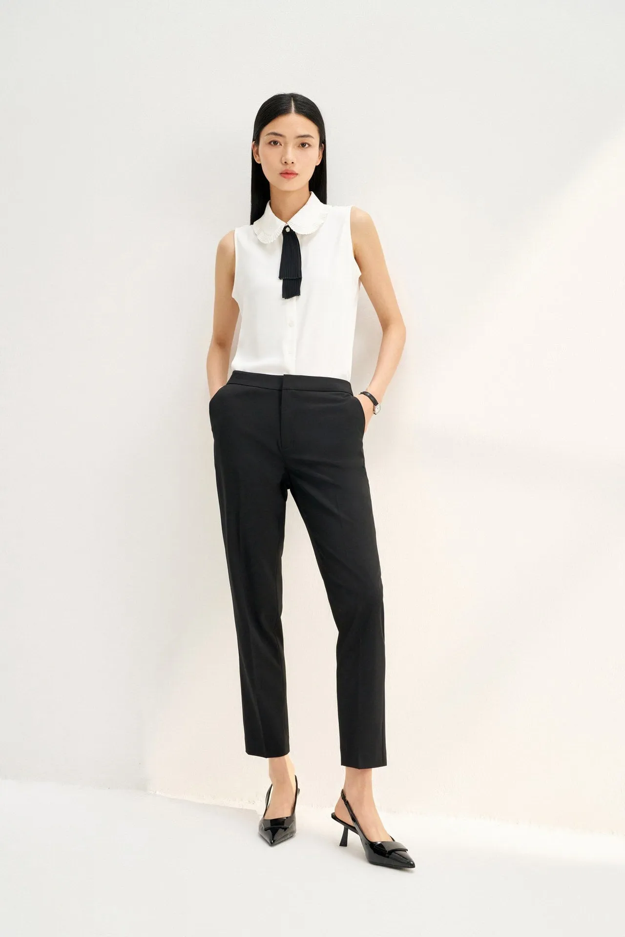 Sleevess Shirt Collar Blouse with Detachable Colour Blocked Tie